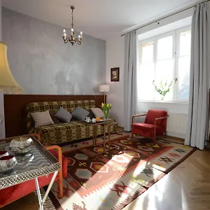 https://crystal-suites-old-town.krakowhotelspoland.com